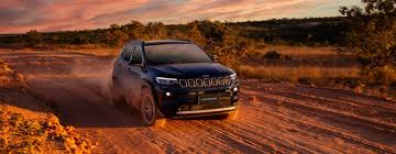 imagen de la jeep compass de frente todo terreno