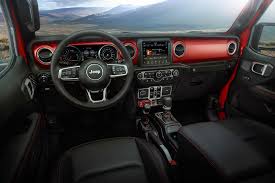 imagen del interior de la jeep gladiator