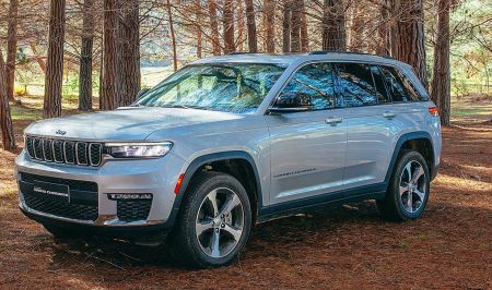 imagen de la jeep grande cherokee de frente